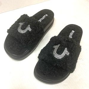True Religion Lamia Fuzzy Slides Sandals  Black  Size 8